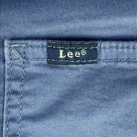 NWT! Lee Mid Rise Ultra Soft Waist Band Cargo Shorts in Surf Blue - Picture 3 of 8